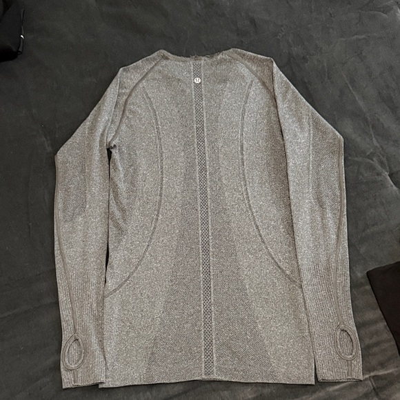 Lululemon athletica Grey Long Sleeve Tee - Picture 5 of 7